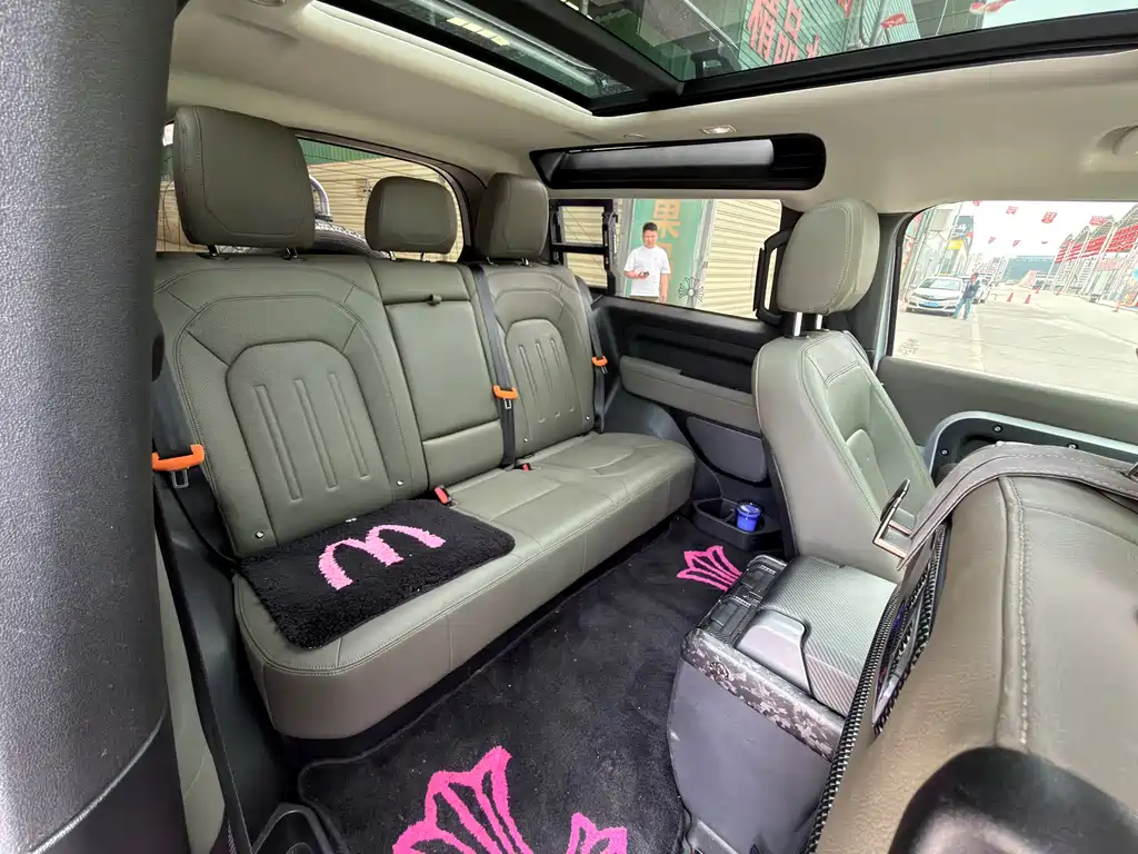 Land Rover Defender 2022 — фото 11
