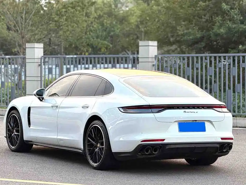 Porsche Panamera 2021