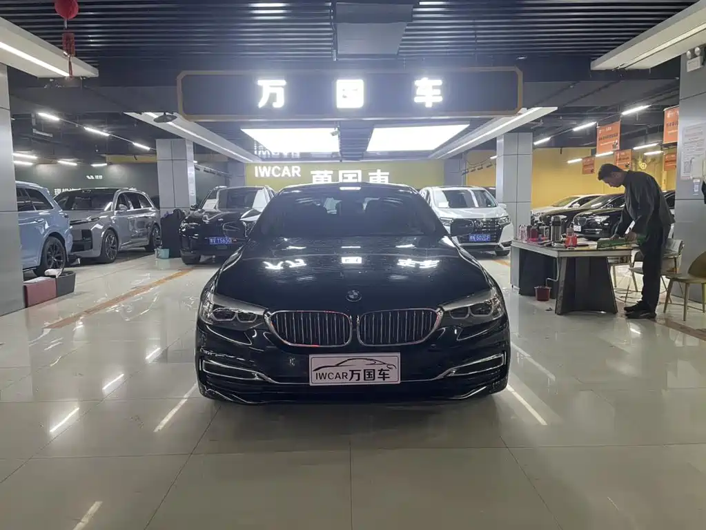 BMW 5 Series 2019 — фото 1