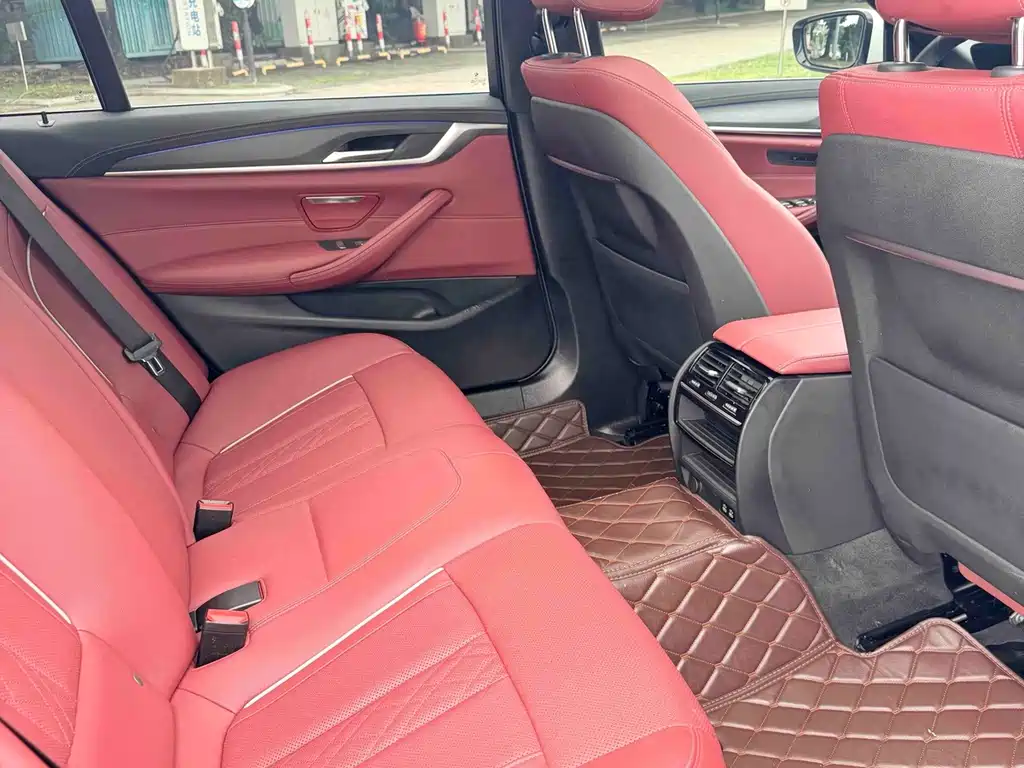 BMW 5 Series 2022 — фото 13