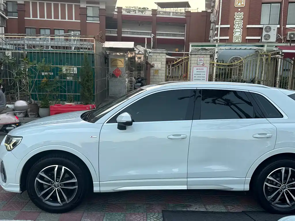 Audi Q3 2021