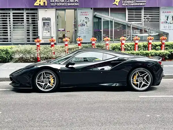 Ferrari F8 2019