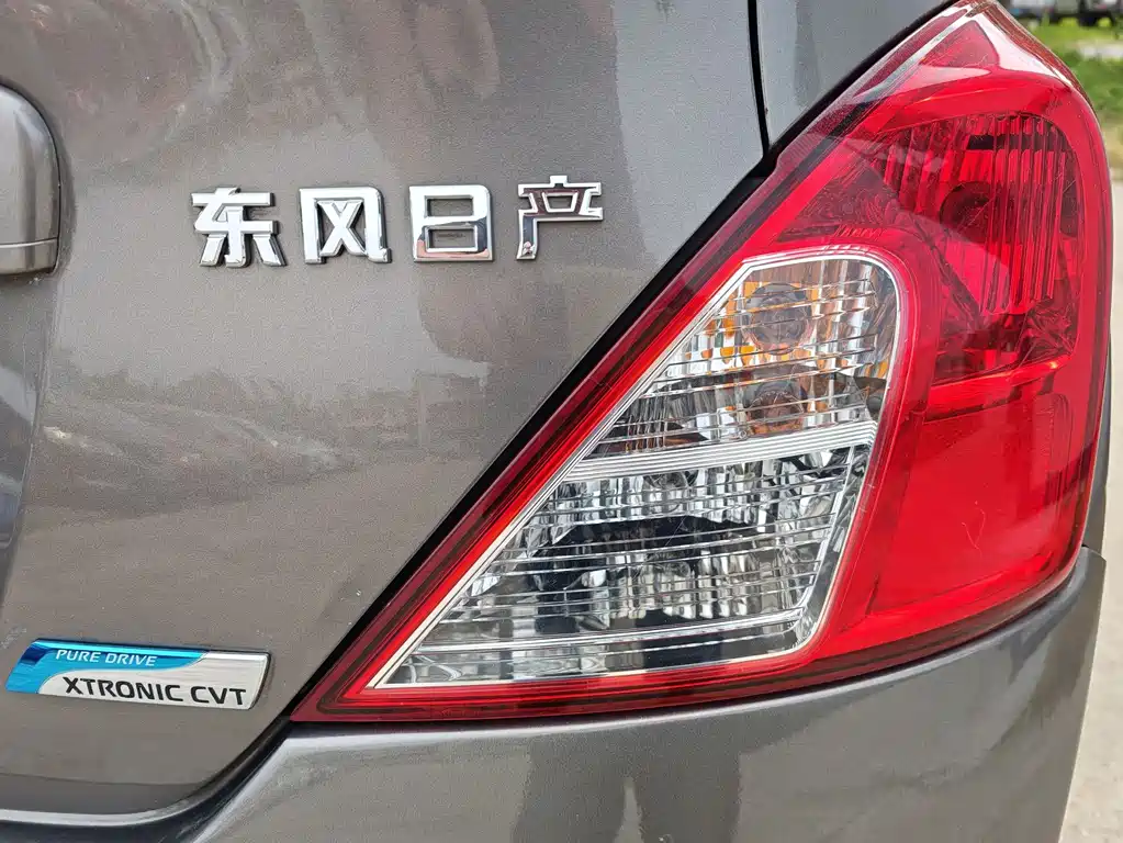 Nissan Sunny 2012 — фото 23