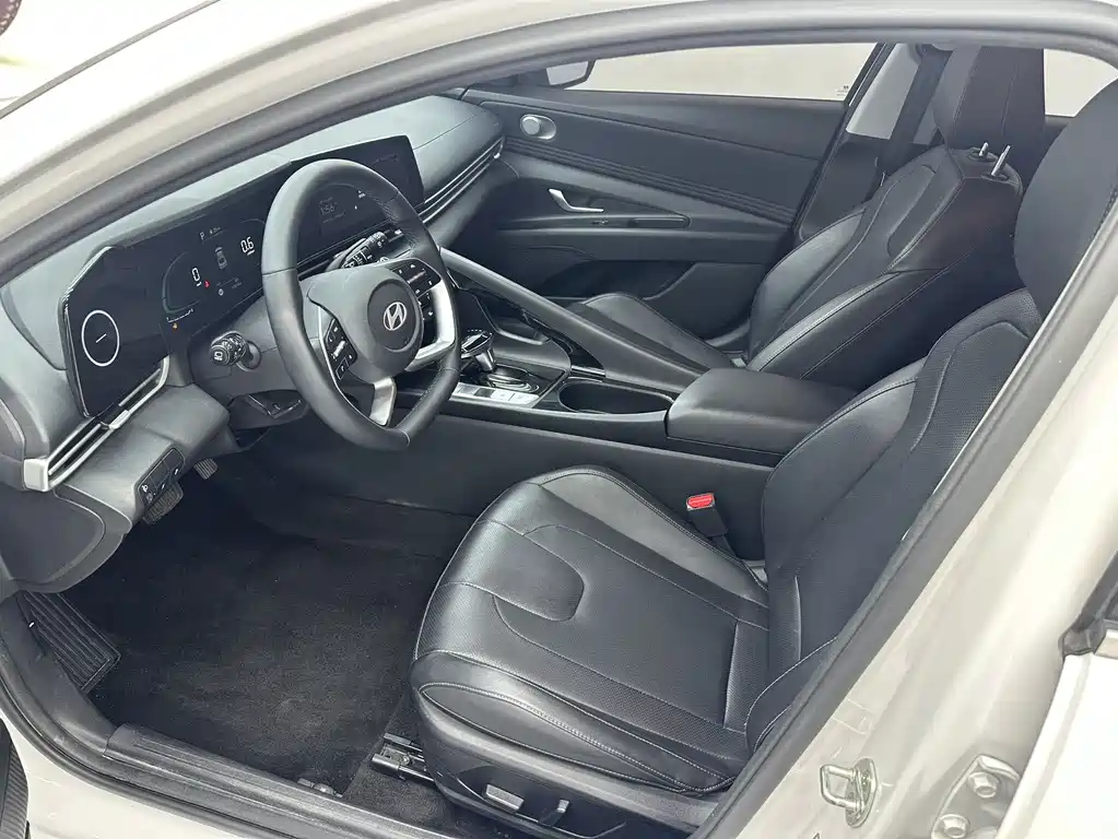 Hyundai Elantra 2023
