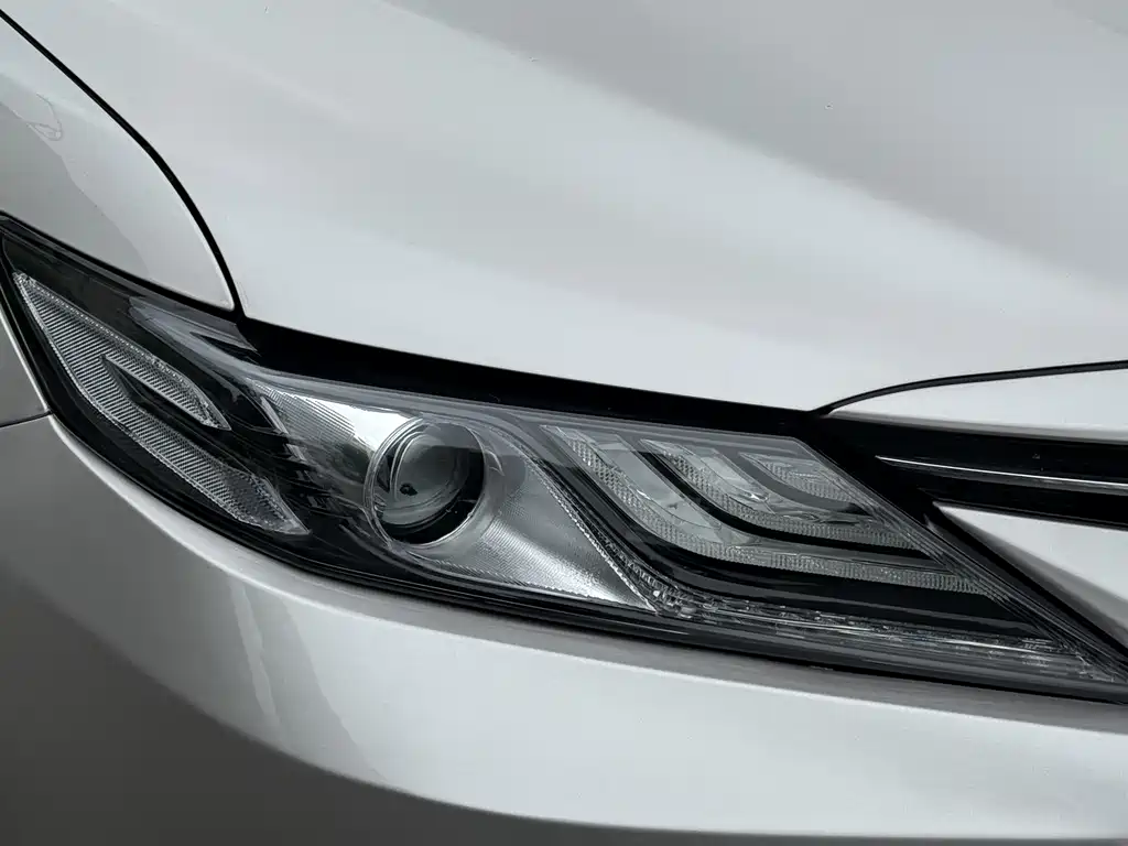 Toyota Camry 2022 — фото 4