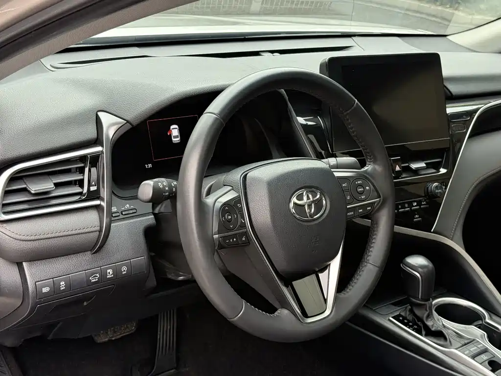 Toyota Camry 2022 — фото 7