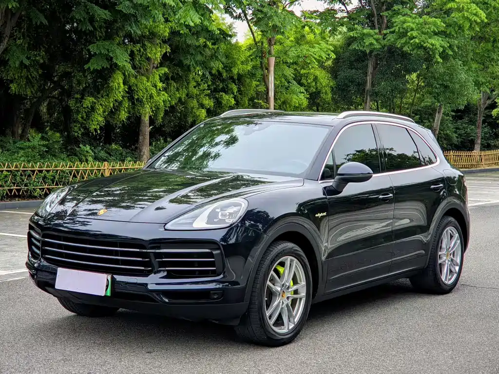 Porsche Cayenne Hybrid 2023