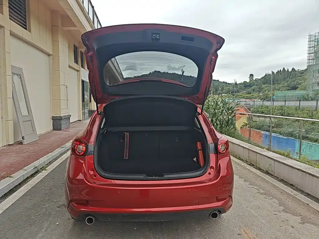 Mazda 3 Axela 2018 — фото 19