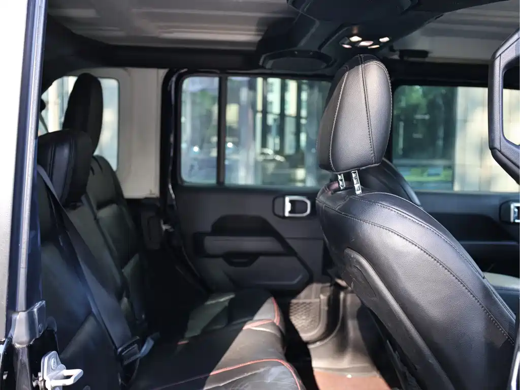 Jeep Wrangler 2022 — фото 16