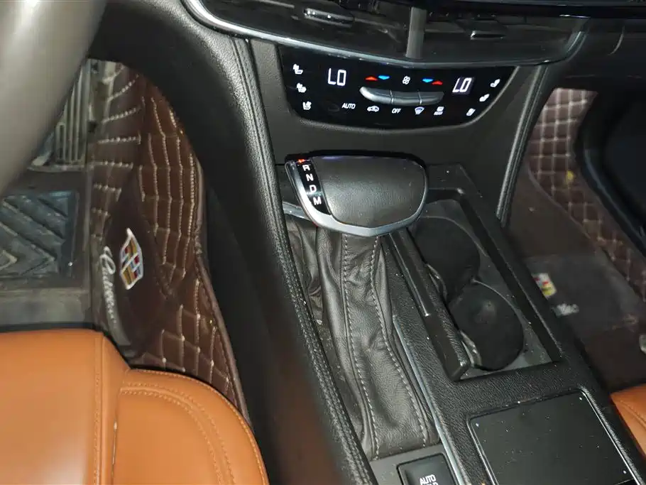 Cadillac CT6 2016 — фото 16