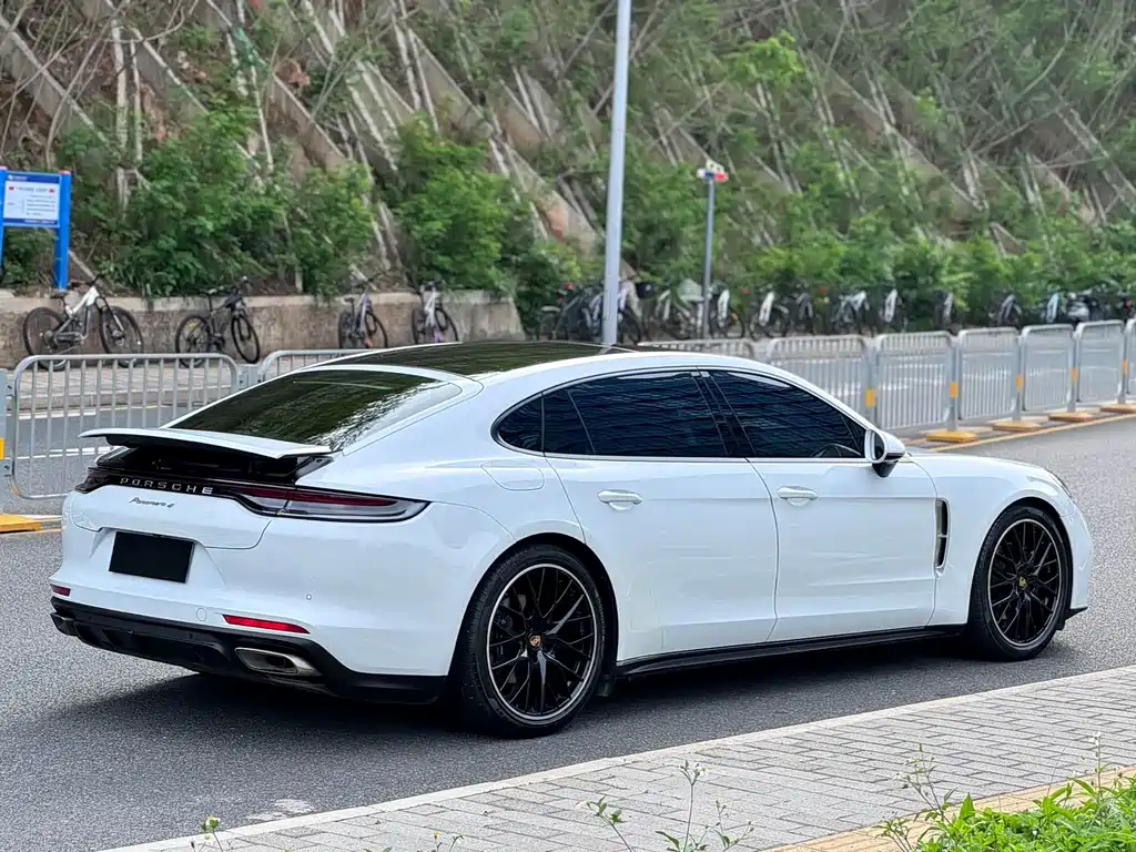 Porsche Panamera 2022 — фото 17