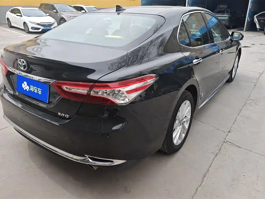 Toyota Camry 2023 — фото 3