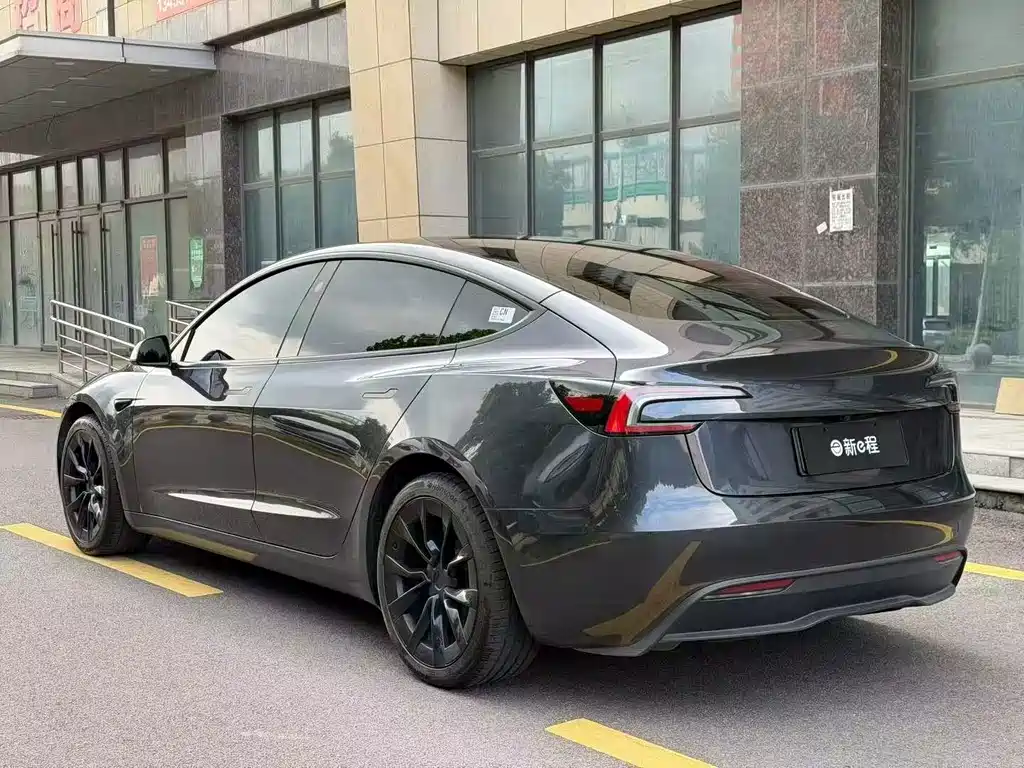 Tesla Model 3 2025 — фото 4
