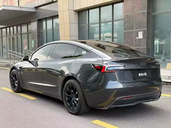 Tesla Model 3 2025