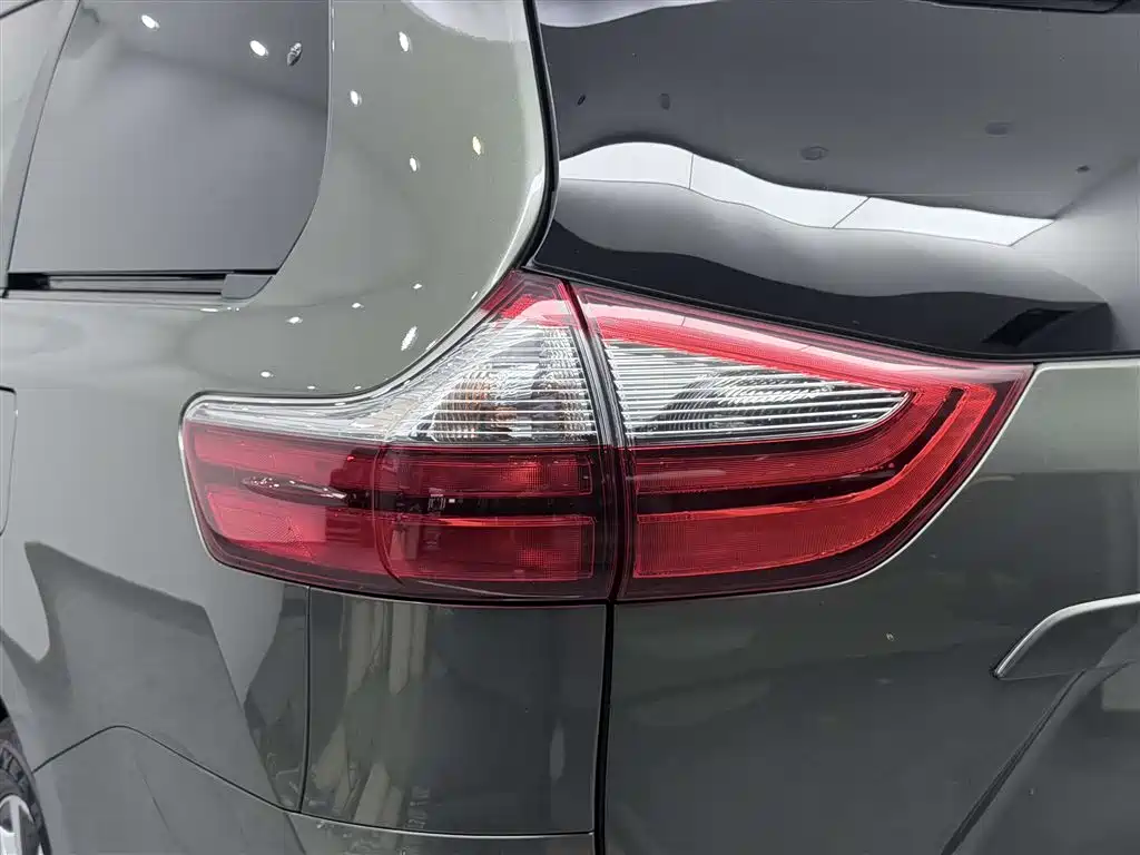 Toyota Sienna 2020 — фото 10