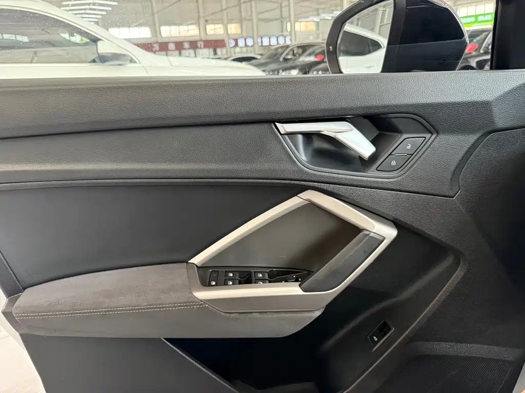 Audi Q3 2023 — фото 14