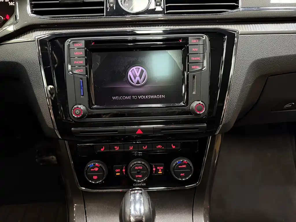 Volkswagen Passat 2016 — фото 26