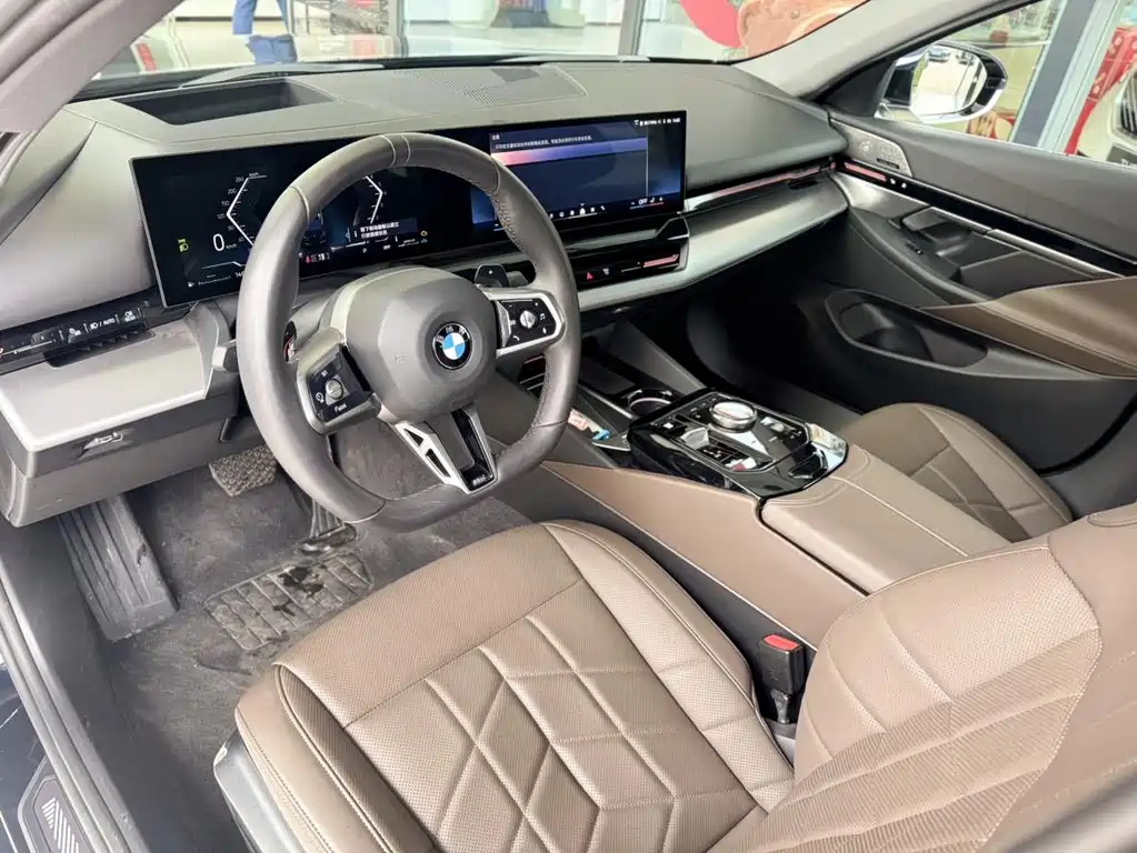 BMW 5 Series 2026 — фото 10