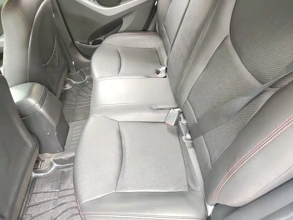 Hyundai Elantra 2015 — фото 17