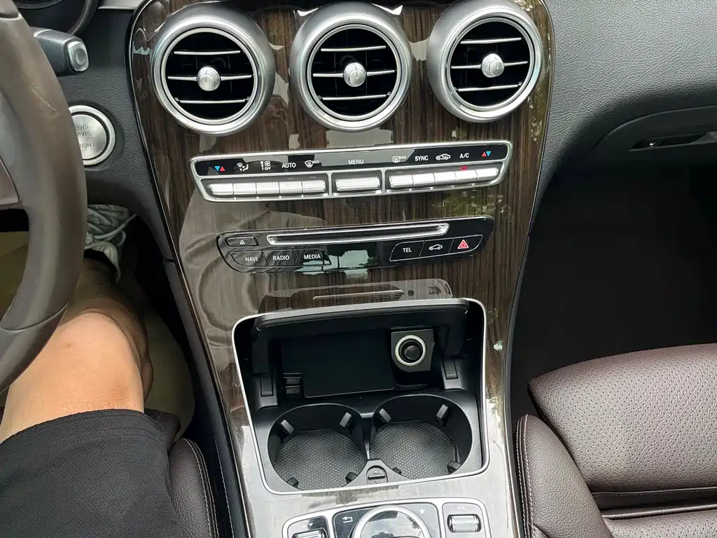 Mercedes-Benz GLC 2018 — фото 14