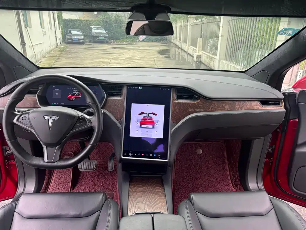 Tesla Model X 2020 — фото 12