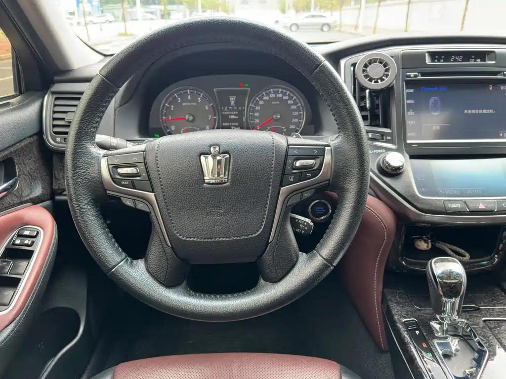 Toyota Crown 2018 — фото 15