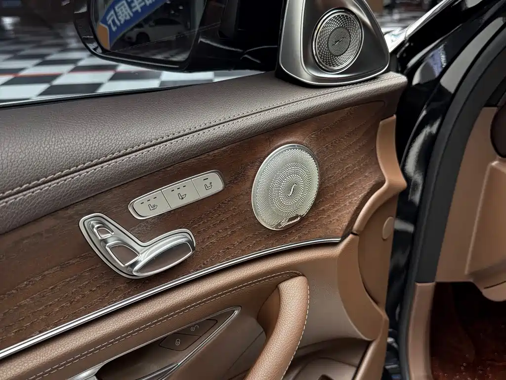 Mercedes-Benz E-Class 2019 — фото 18