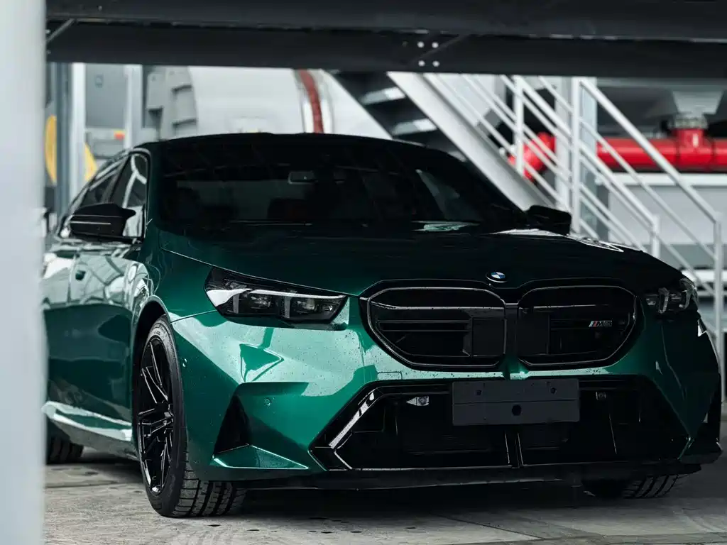 BMW M5 New Energy 2024 — фото 2