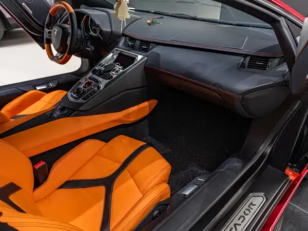 Lamborghini Aventador 2013