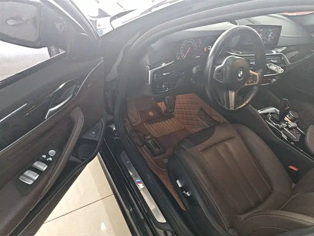 BMW 5 Series 2019 — фото 16