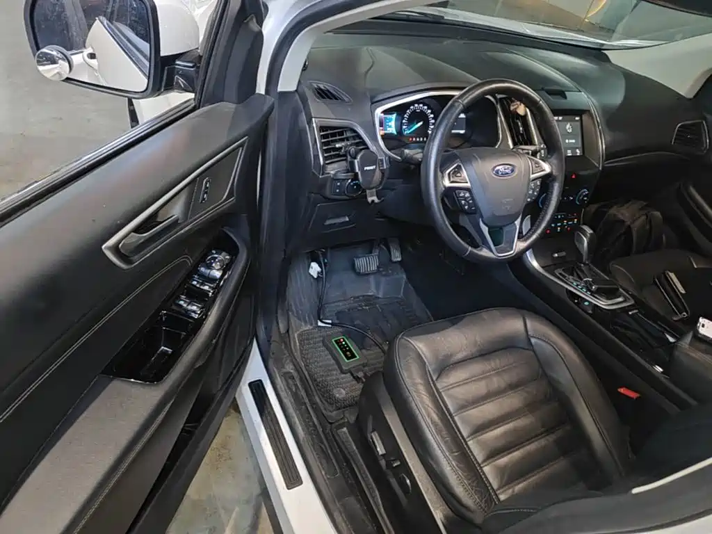 Ford Edge 2019 — фото 16