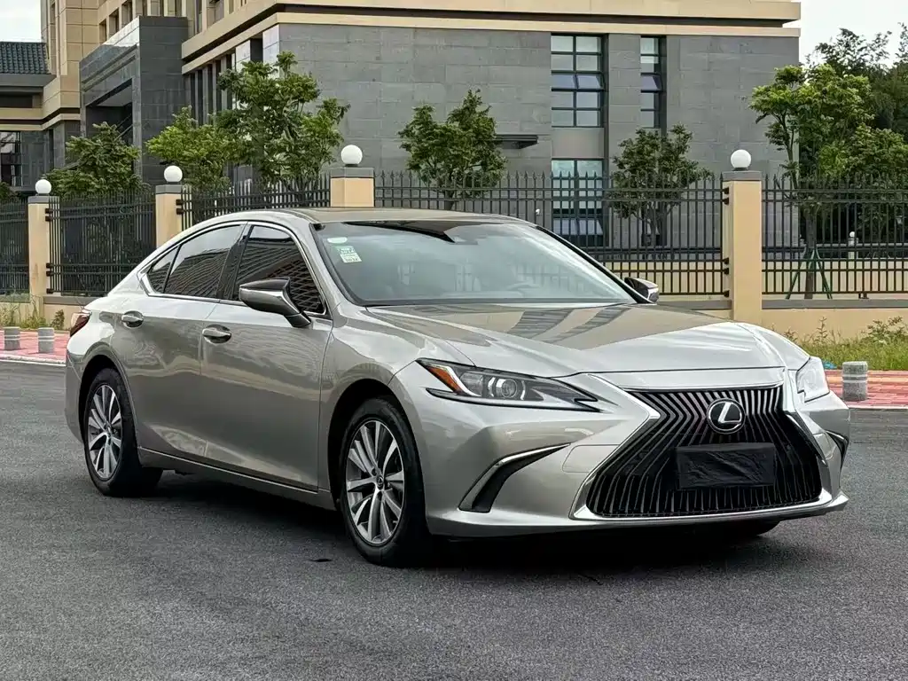 Lexus ES 2018 — фото 3