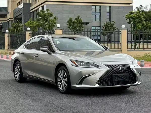 Lexus ES 2018