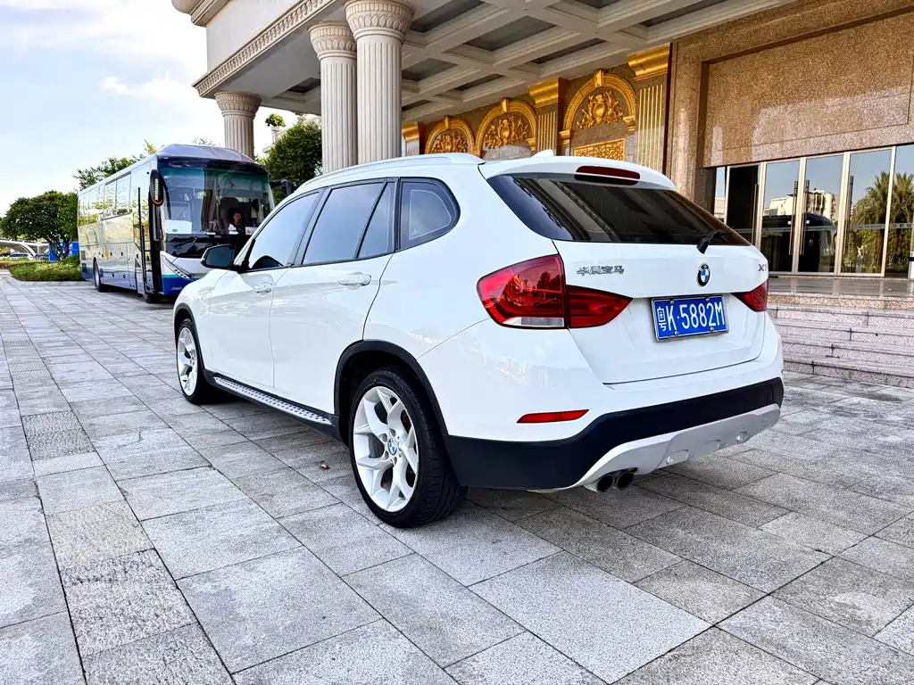 BMW X1 2014 — фото 11