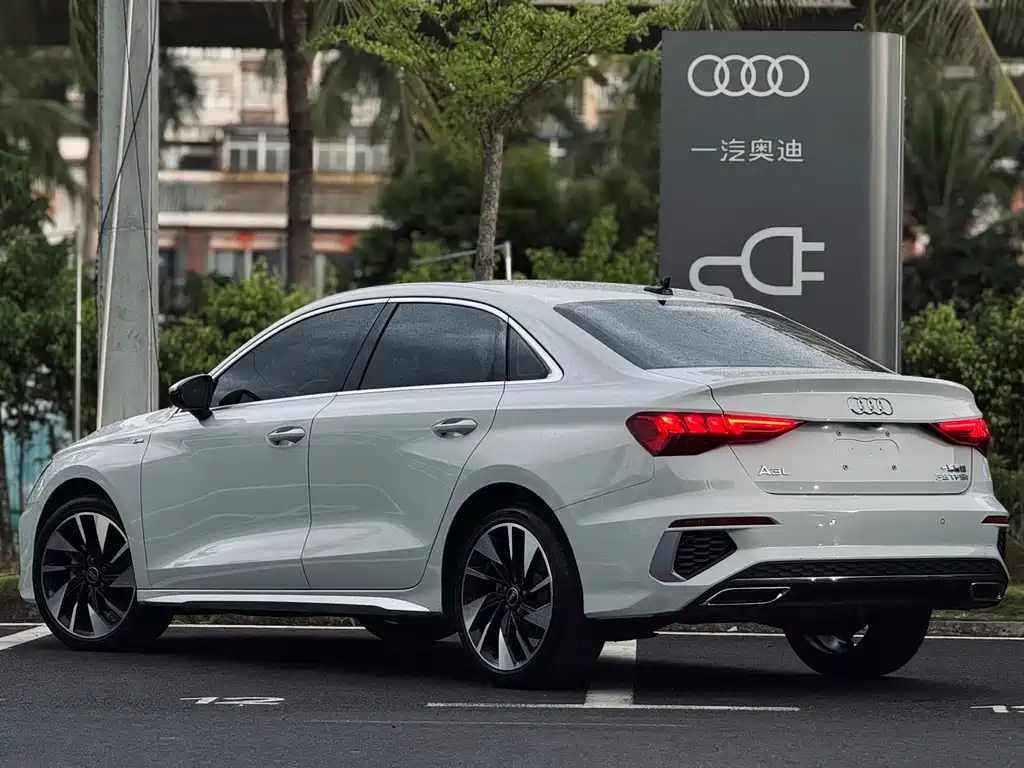 Audi A3 2025 — фото 15
