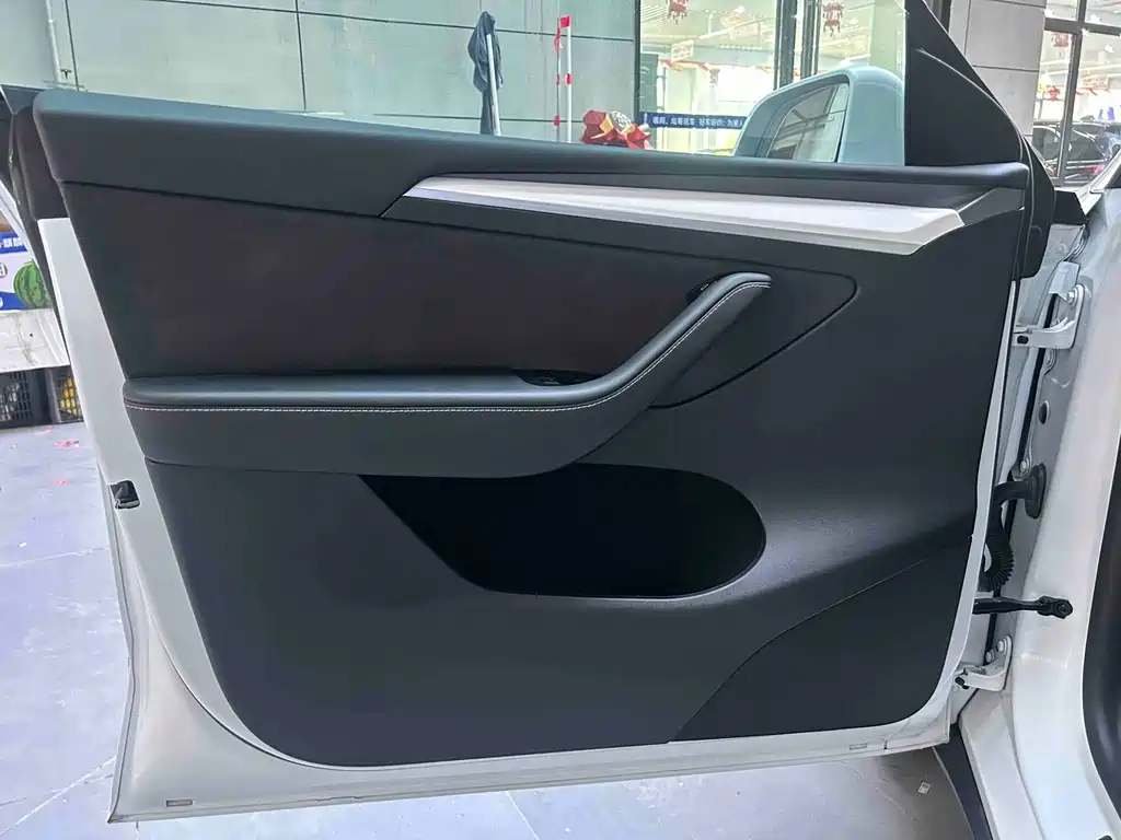 Tesla Model Y 2021 — фото 9