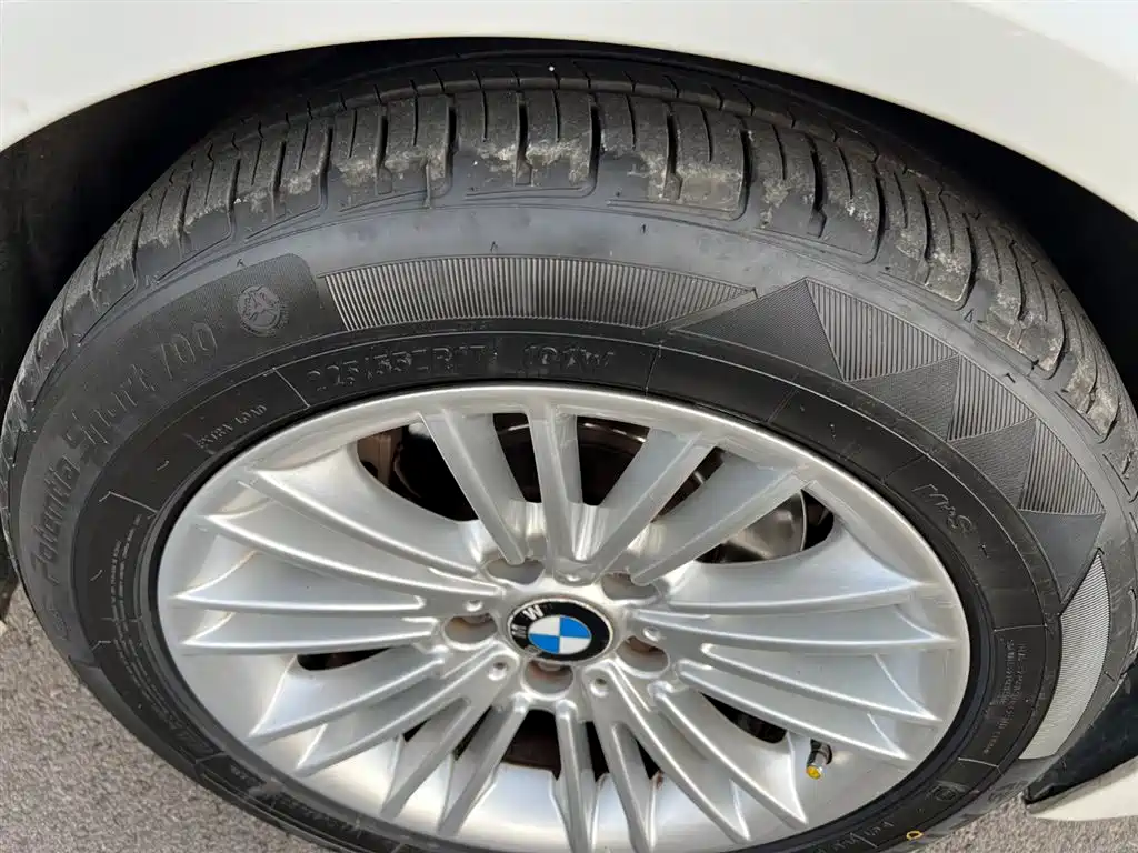 BMW 5 Series 2015 — фото 18