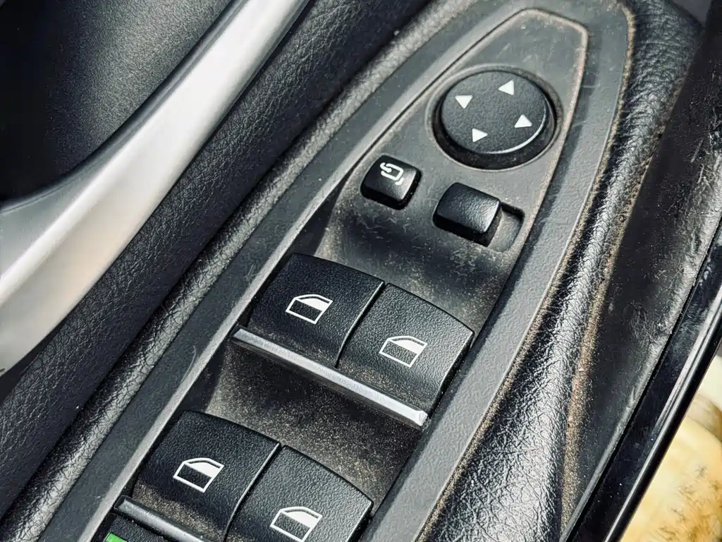 BMW 3 Series 2017 — фото 15