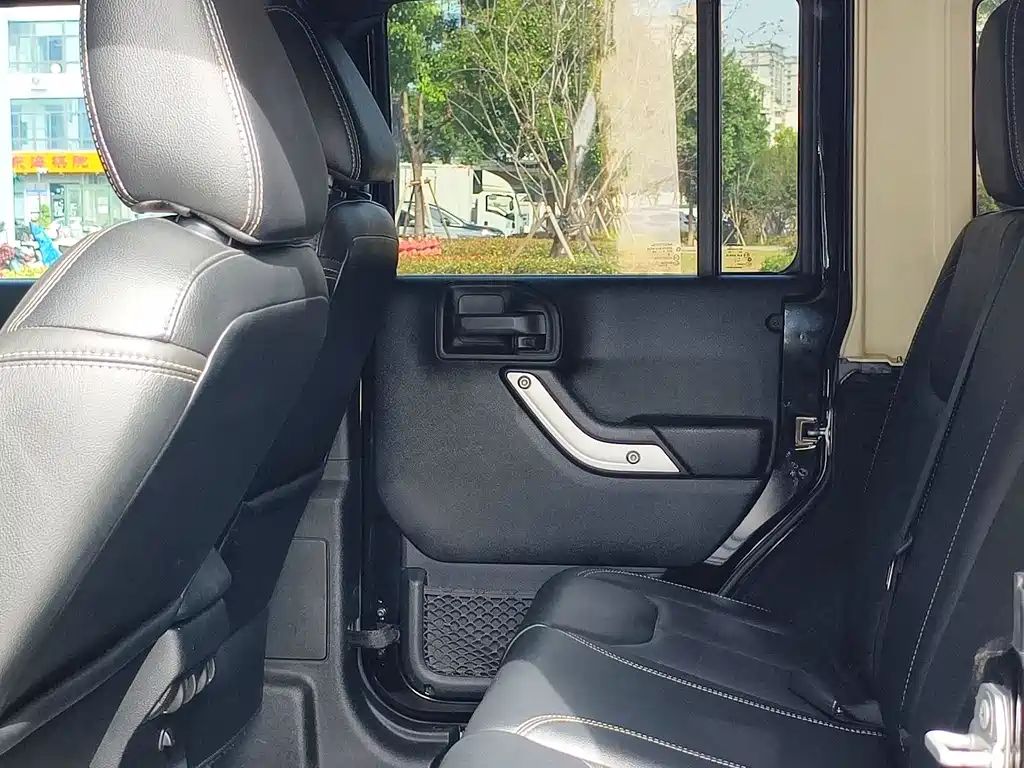 Jeep Wrangler 2018 — фото 10