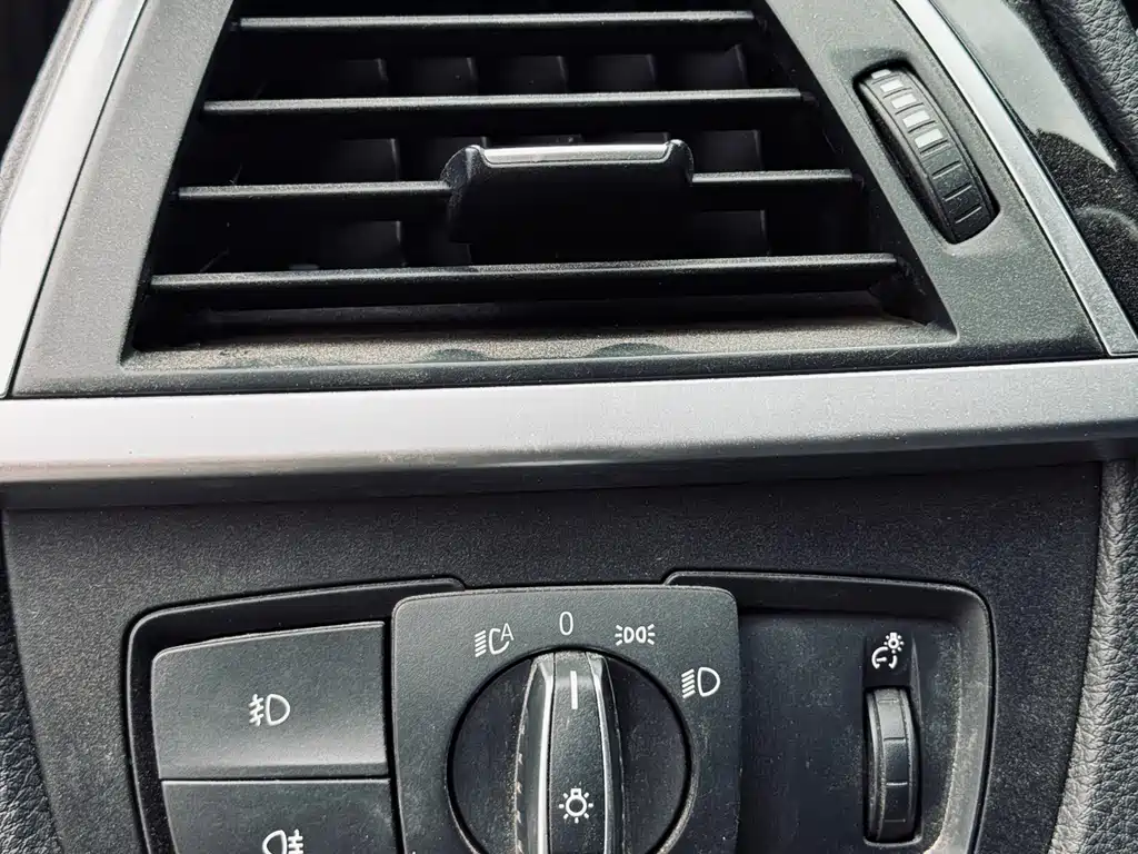 BMW 3 Series 2017 — фото 16