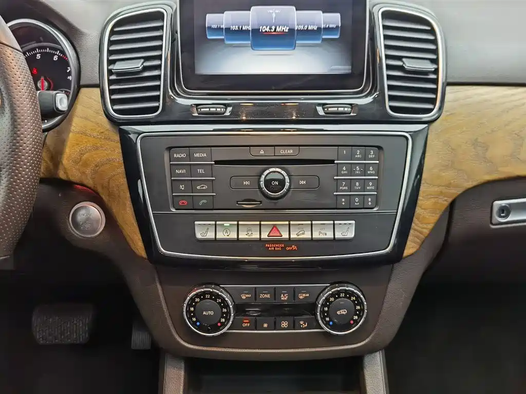 Mercedes-Benz GLE 2015 — фото 12