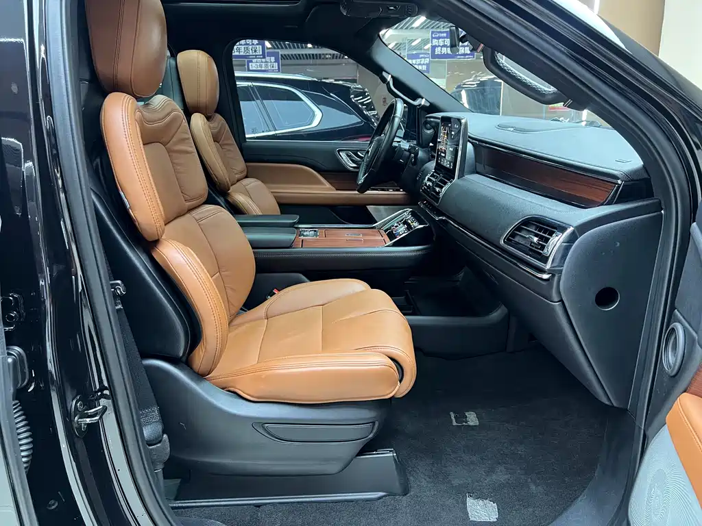Lincoln Navigator 2018 — фото 13