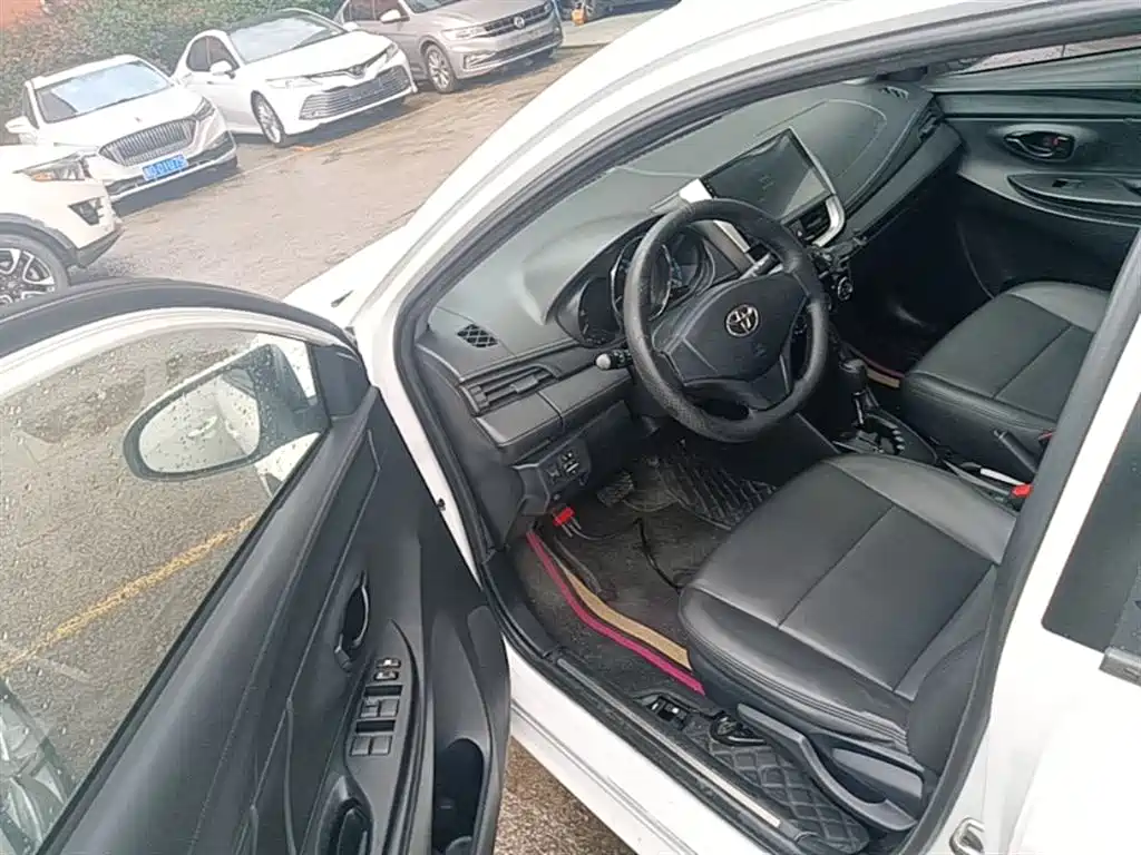 Toyota Yaris L 2018 — фото 16