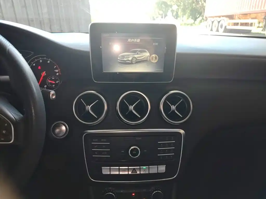 Mercedes-Benz A-Class 2016 — фото 13