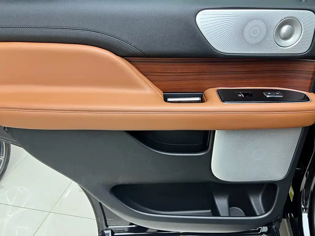 Lincoln Navigator 2018 — фото 10