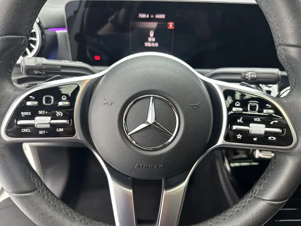 Mercedes-Benz A-Class 2022 — фото 13