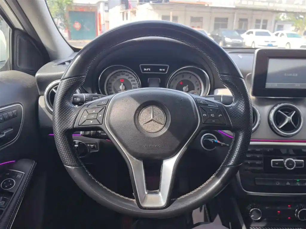 Mercedes-Benz GLA 2015 — фото 11