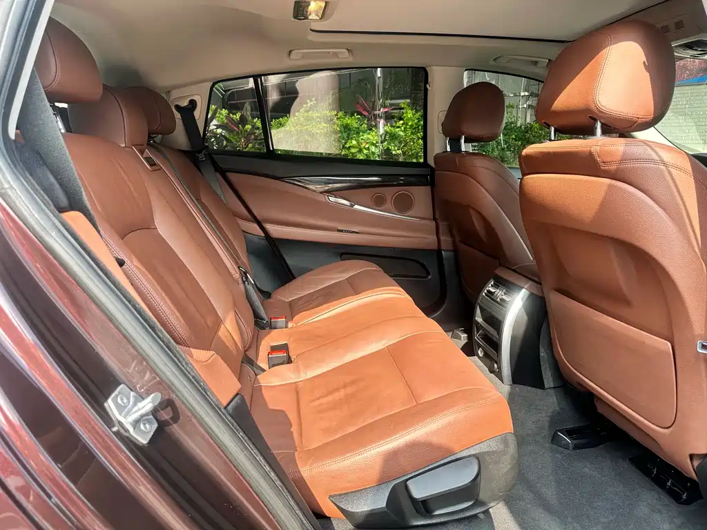 BMW 5 Series GT 2015 — фото 10