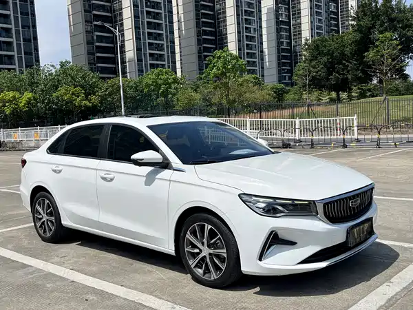 Geely Emgrand 2022