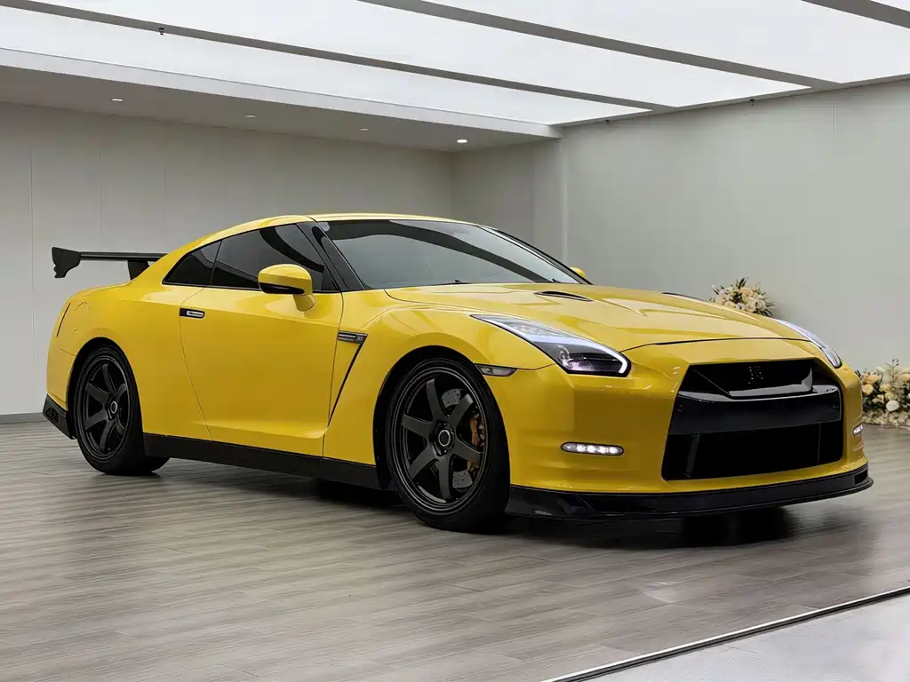 Nissan GT-R 2012 — фото 2
